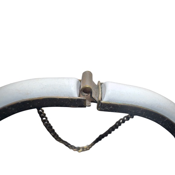 VTG- Citca 1960s Bone White Enamel on Antique Gold Bracelet w/ security chain - Picture 4 of 8